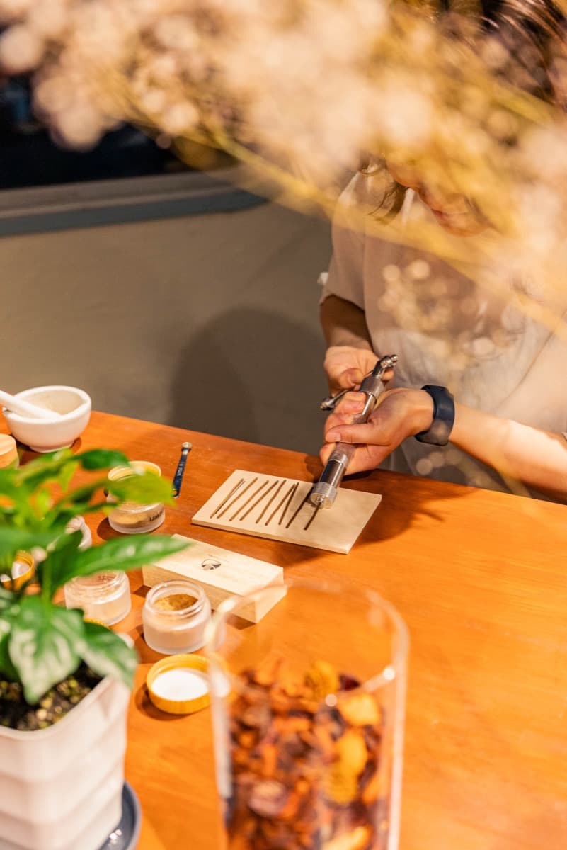 Bringing Japan Home in a Scent: An Incense-Making Travel Memory in Hakata