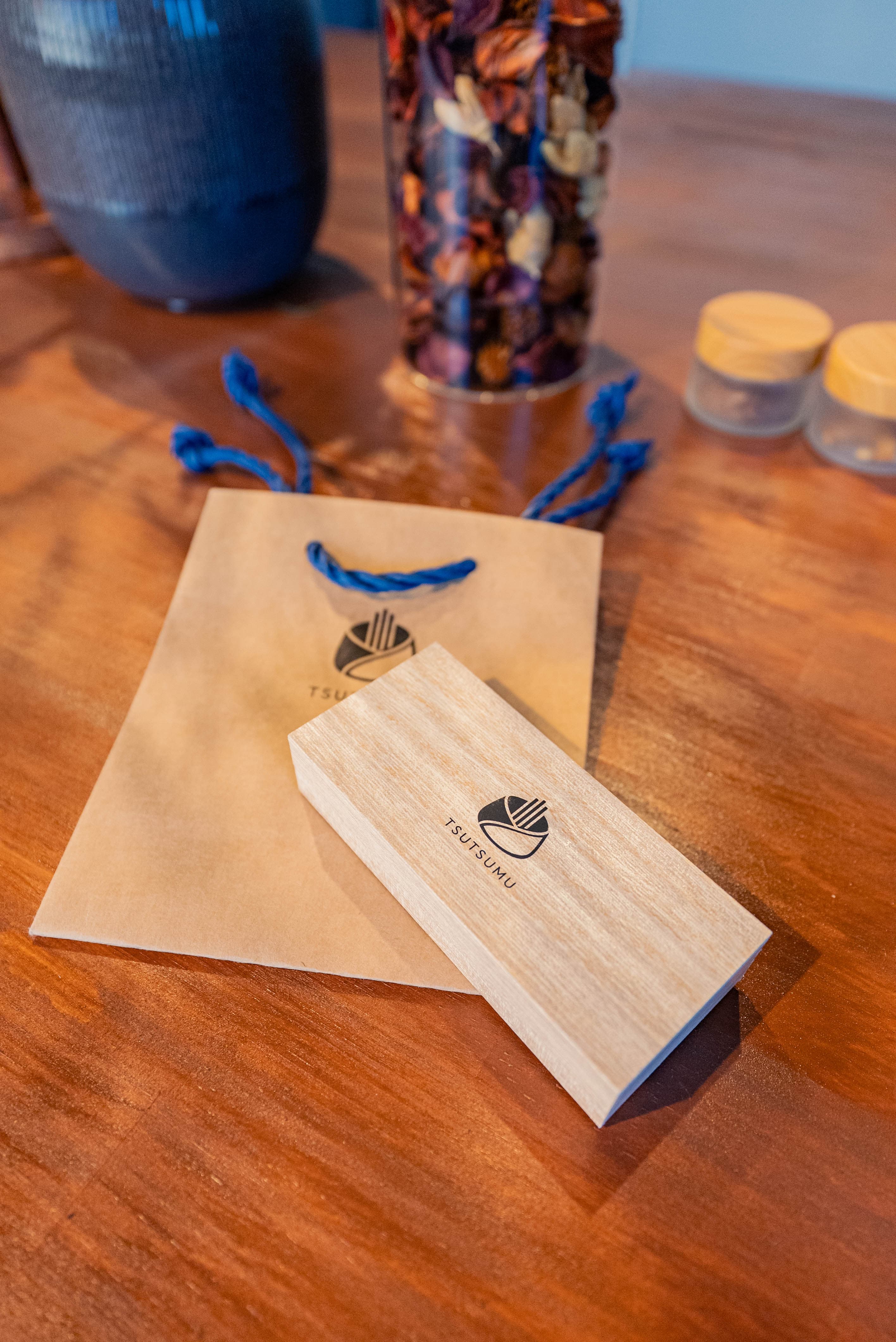 TSUTSUMU paper bag and wooden box, the takeaway packaging