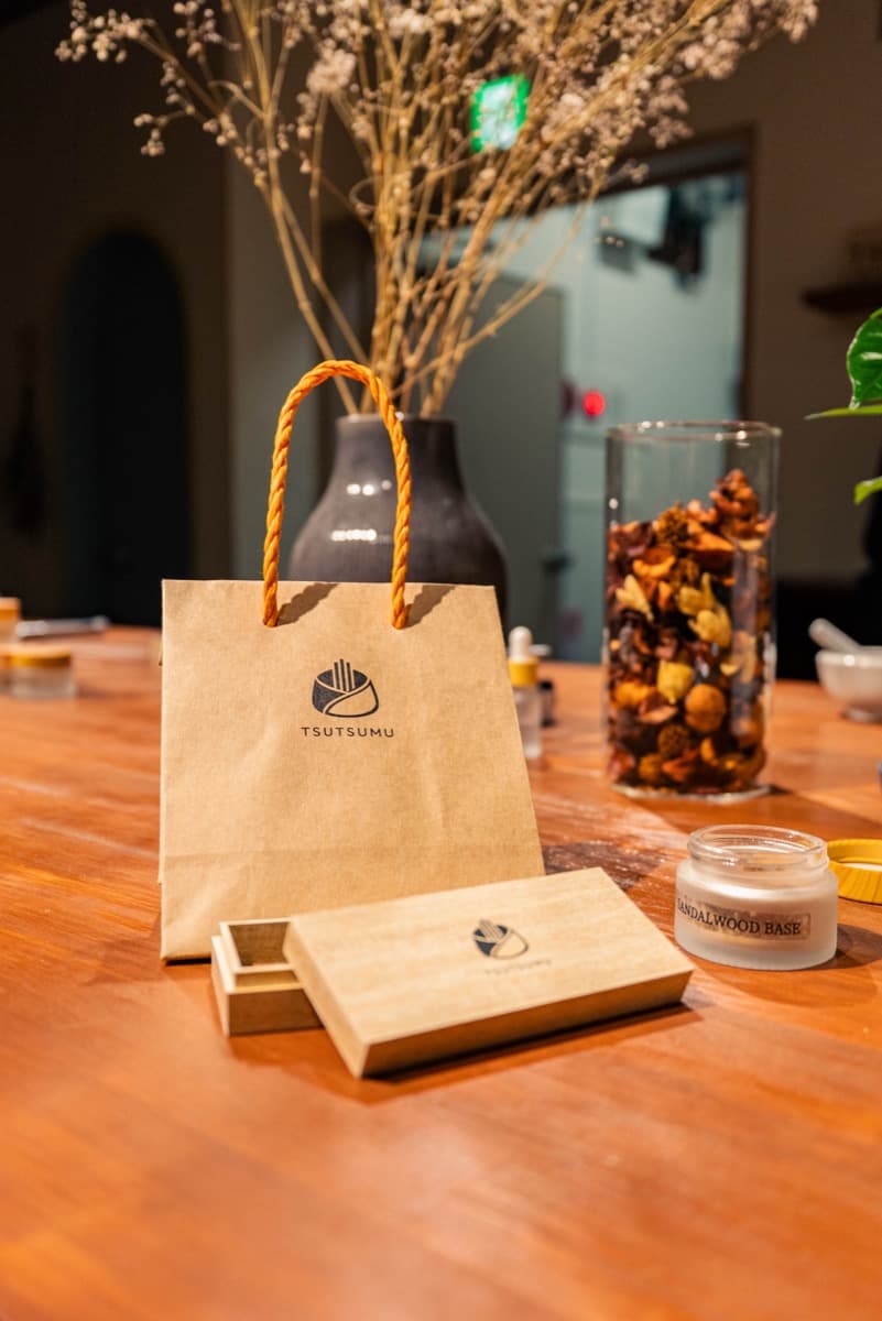 A Father's Day Gift Made by Hand in Hakata: A One-of-a-Kind Scent for Dad