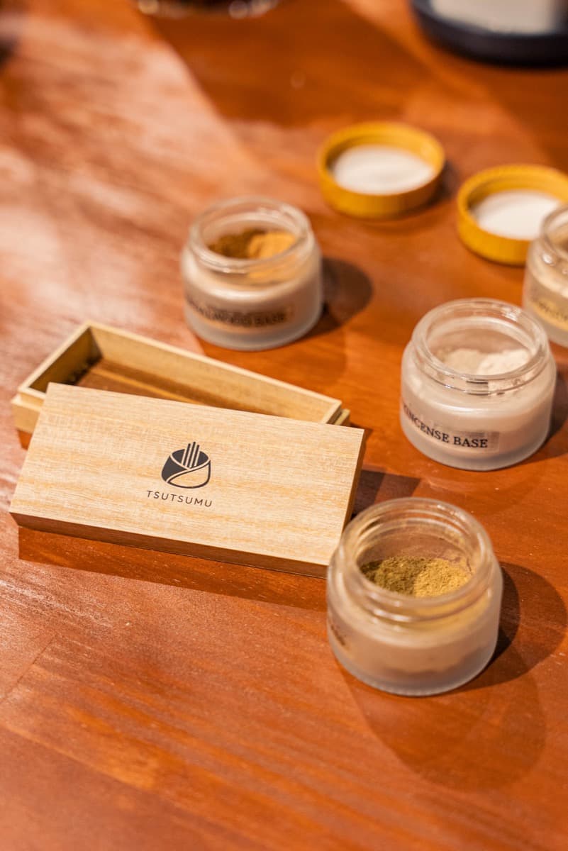 Finished incense in a TSUTSUMU wooden box